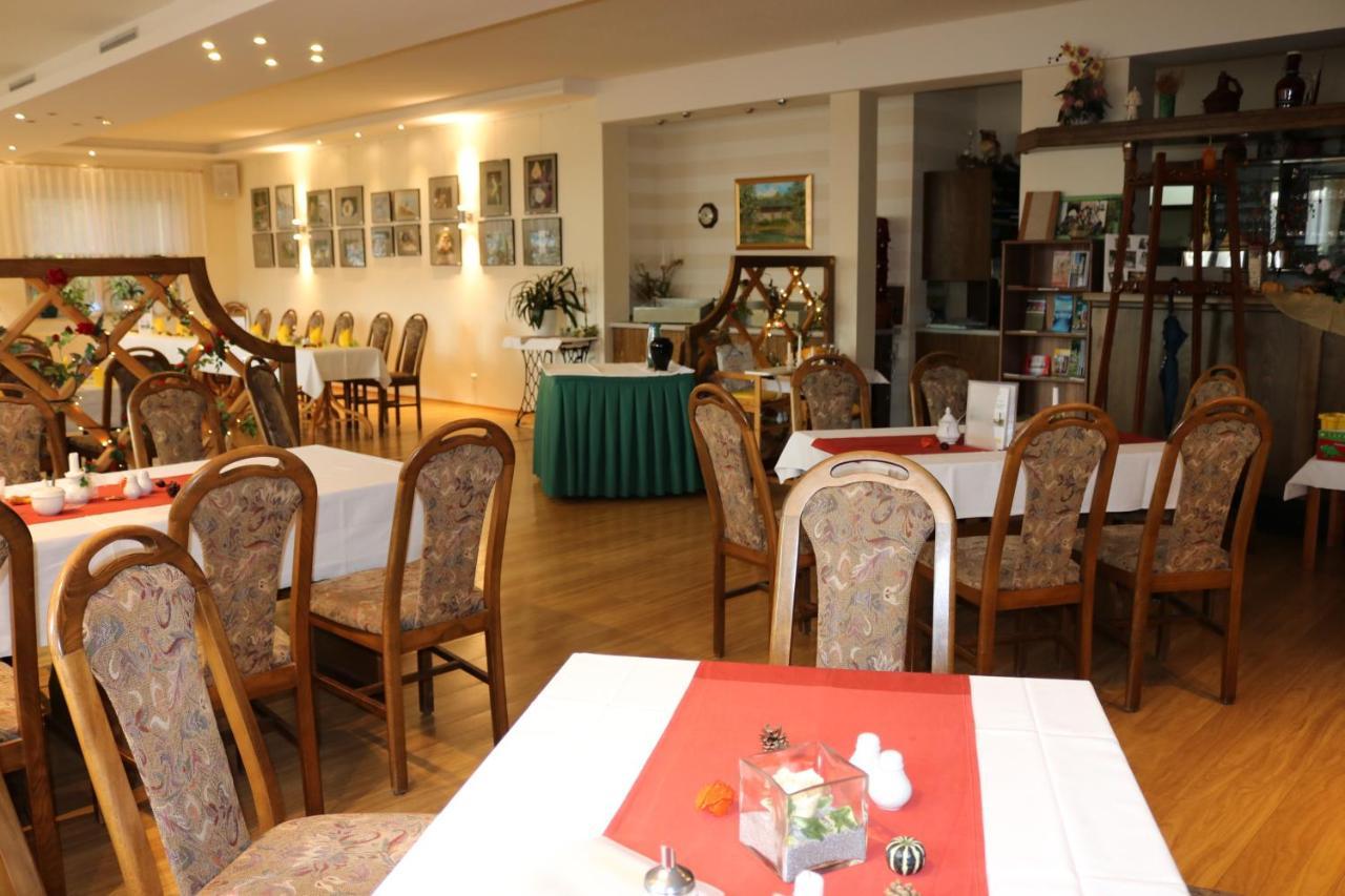 Schenkendobern Hotel Und Restaurant Karpfenschaenke מראה חיצוני תמונה