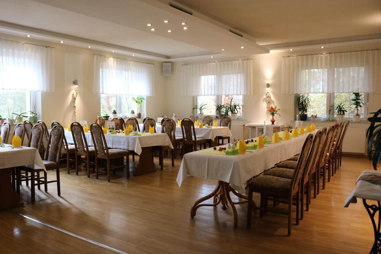 Schenkendobern Hotel Und Restaurant Karpfenschaenke מראה חיצוני תמונה